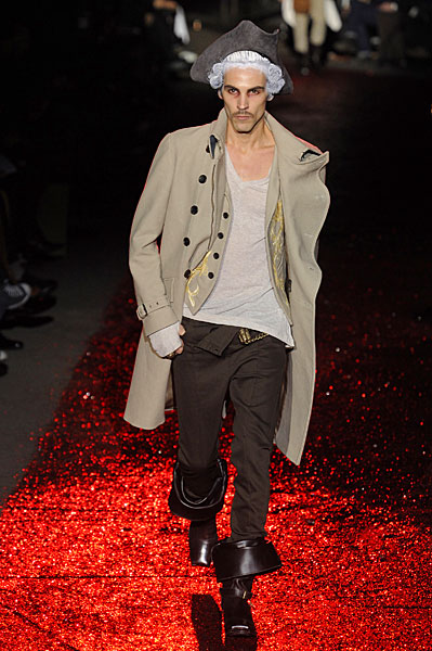 Time Traveller — John Galliano Fall 2009