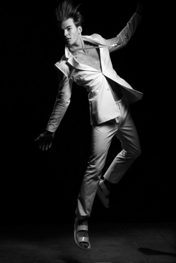 Patrick Kafka Takes Flight in White for Elle Men Mexico by Arnaldo Anaya-Lucca Patrick Kafka Takes Flight in White for Elle Men Mexico by Arnaldo Anaya-Lucca