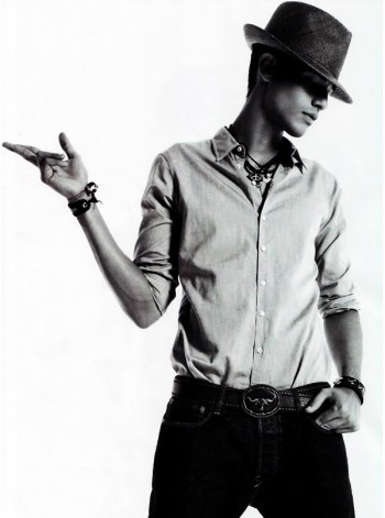 L’Officiel Hommes Italia | Ryan Kennedy & Rene by Milan Vukmirovic
