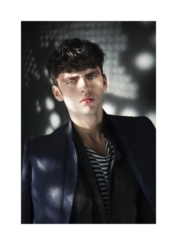 Silviu Tolu by Daniela Müller-Brunke for VNFOLD Silviu Tolu by Daniela Müller-Brunke for VNFOLD