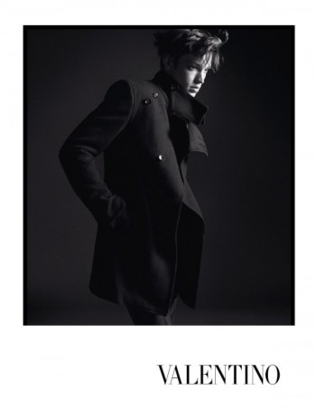 Alex Gilbert by David Sims for Valentino Fall 2010 Campaign Alex Gilbert by David Sims for Valentino Fall 2010 Campaign