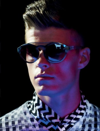 Matt Woodhouse & Steven Chevrin Play with Frames for Attitude Magazine Matt Woodhouse & Steven Chevrin Play with Frames for Attitude Magazine