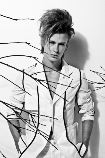 Dainius by Munster in Comme des Garçons for Designare Homme March 2011