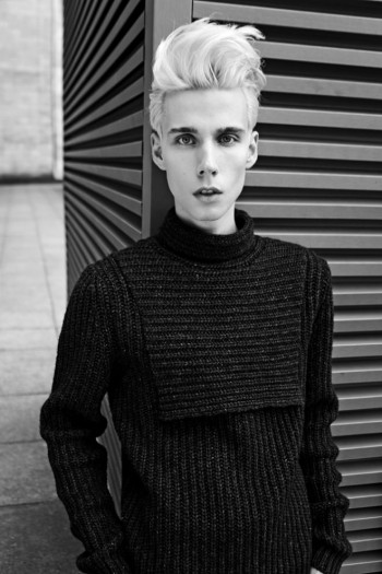 Fresh Face Klemen Sesel by Krzysztof Wyzynski Fresh Face Klemen Sesel by Krzysztof Wyzynski
