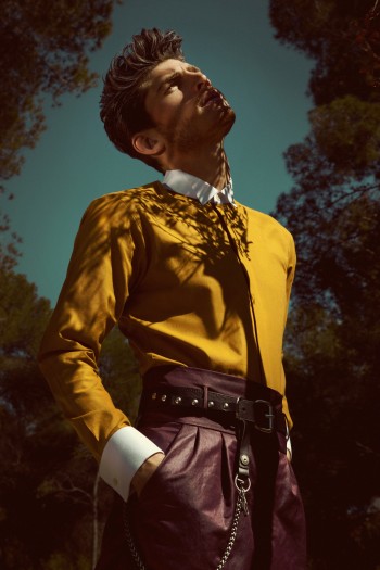 Eli Nikolay Blends into His Surroundings for Avenue Illustrated Magazine Eli Nikolay Blends into His Surroundings for Avenue Illustrated Magazine
