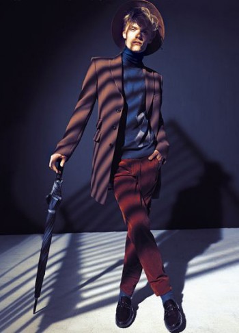 Kristians Silis is in a Mood for Serious Style in Código Único Kristians Silis is in a Mood for Serious Style in Código Único