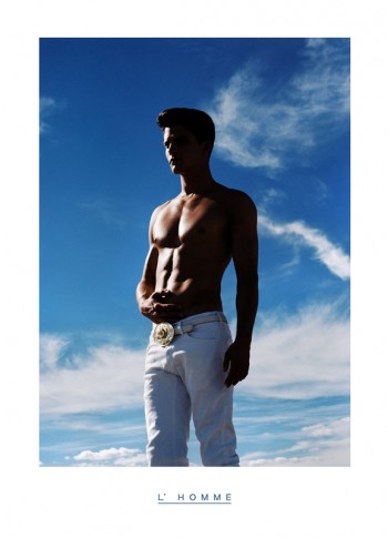 Rowan Papier Lenses Yannick Boetzkes Against a Crisp Blue Sky Rowan Papier Lenses Yannick Boetzkes Against a Crisp Blue Sky
