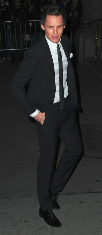 Eddie Redmayne Dons Burberry Tailoring to 2013 National Board of Review Awards Eddie Redmayne Dons Burberry Tailoring to 2013 National Board of Review Awards