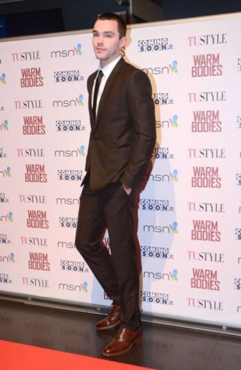 Nicholas Hoult Wears Dolce & Gabbana to ‘Warm Bodies’ Premiere