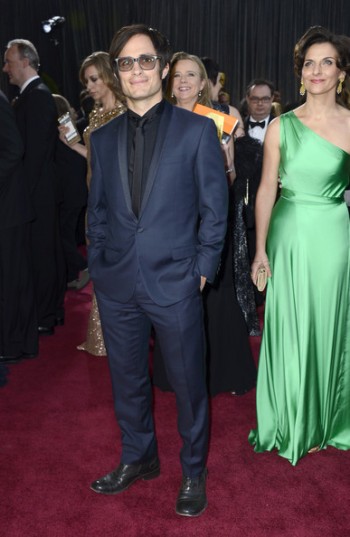 Gael Garcia Bernal Wears Dior Homme to the Academy Awards