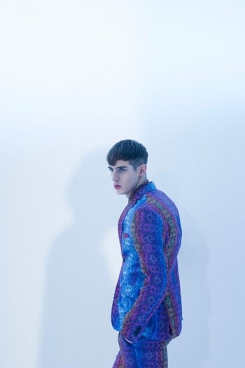 Aaron Vernon Dons Spring Prints & Colors for Men’s Uno China