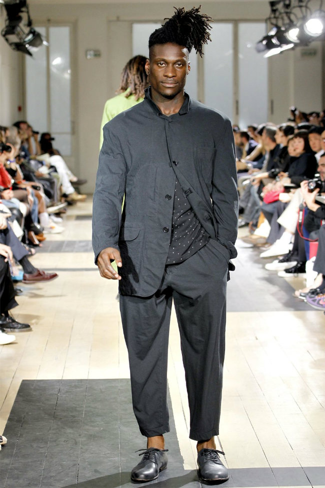 Yohji Yamamoto Spring 2012 | Paris Fashion Week – The Fashionisto