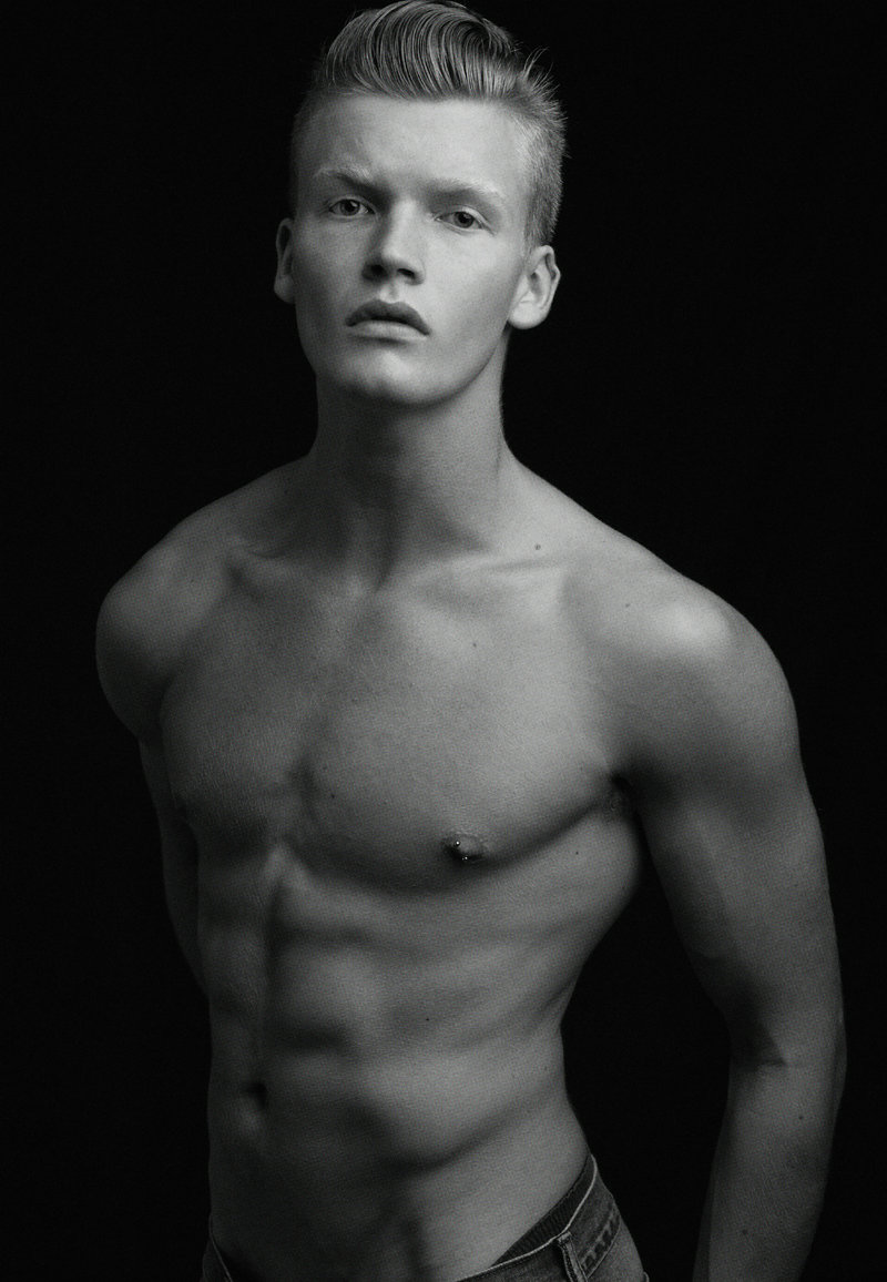 Fresh Face | Cameron Rowley by Robert Gaudette – The Fashionisto