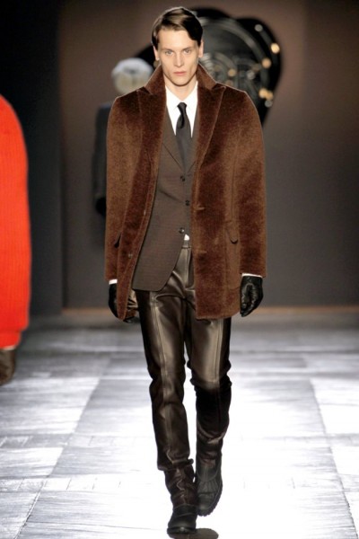 Viktor & Rolf Fall/Winter 2012 | Paris Fashion Week – The Fashionisto