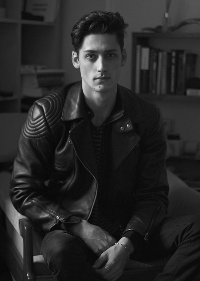 Carlos Ferra Visits with Duane Nasis – The Fashionisto