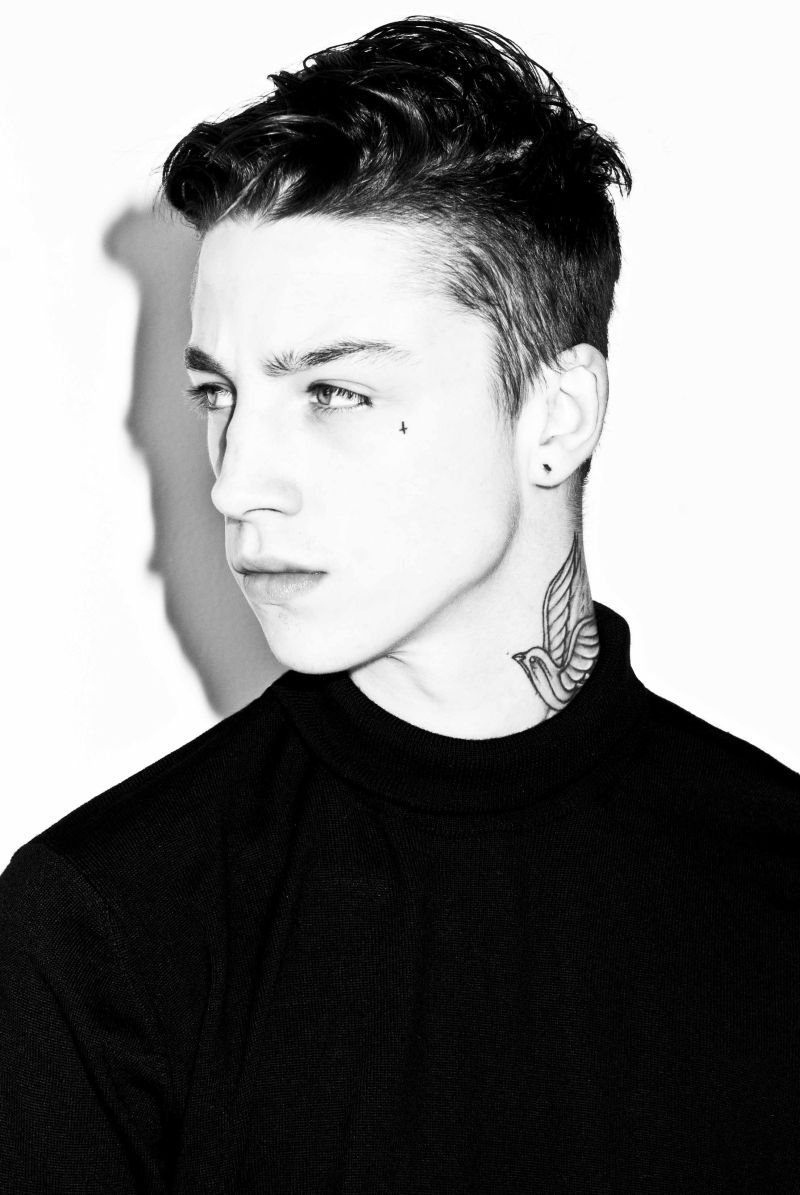 Ash Stymest Sits for a Portrait by Tom Betts – The Fashionisto