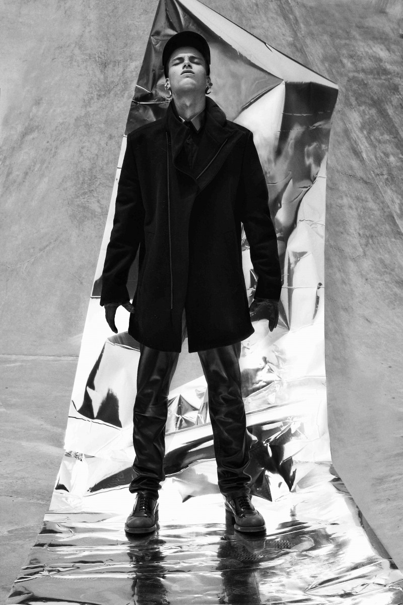 Jasper G Splits into Two for Designare Homme – The Fashionisto