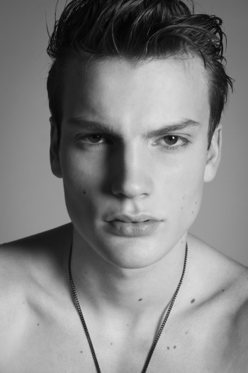 Felix Hermans in 'Tears Apart' by Ruben Tomas for Fashionisto Exclusive ...