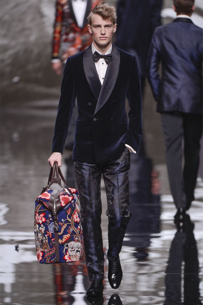 Louis Vuitton Paris Menswear Ready to Wear Autumn Winter Black suit and  bowtie Stock Photo - Alamy