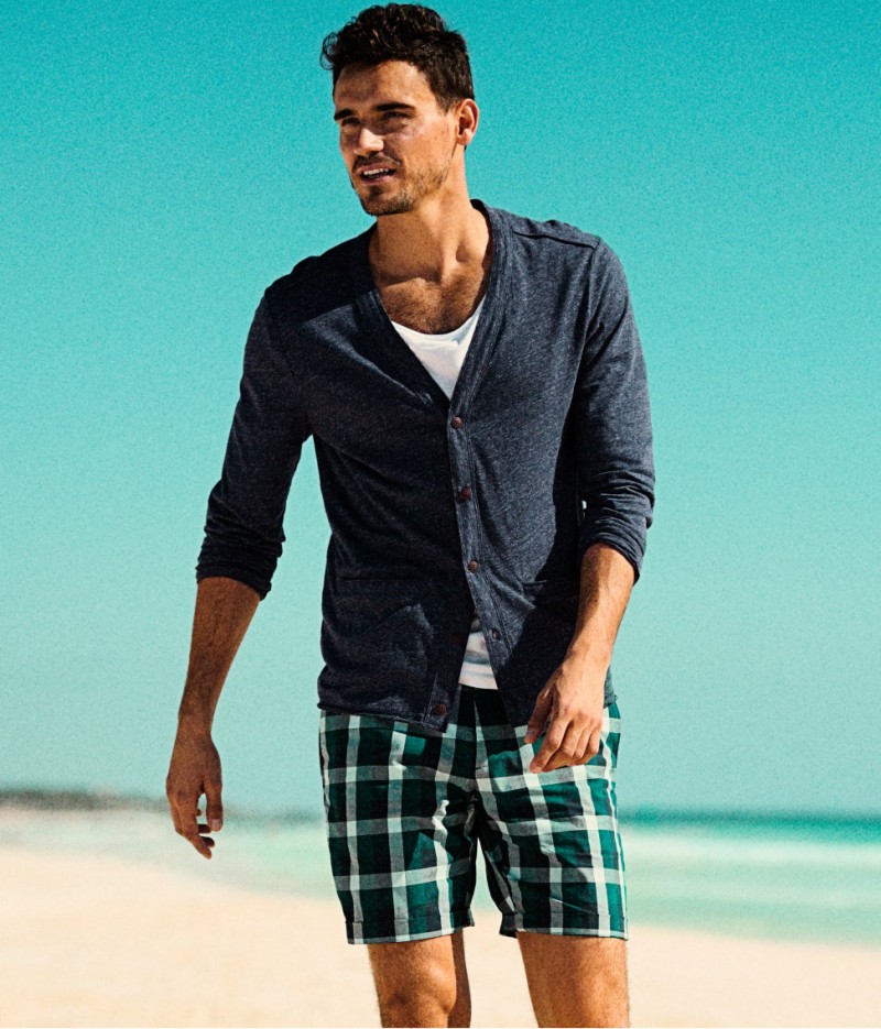 A Relaxed Arthur Kulkov Dons H&M's Summer 2013 Collection – The Fashionisto