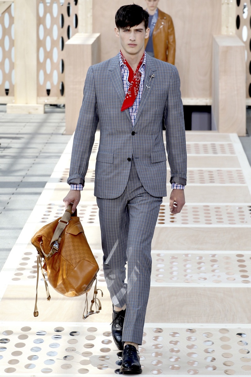 Louis Vuitton's bandana shirt  Menswear, Mens fashion, Louis vuitton men