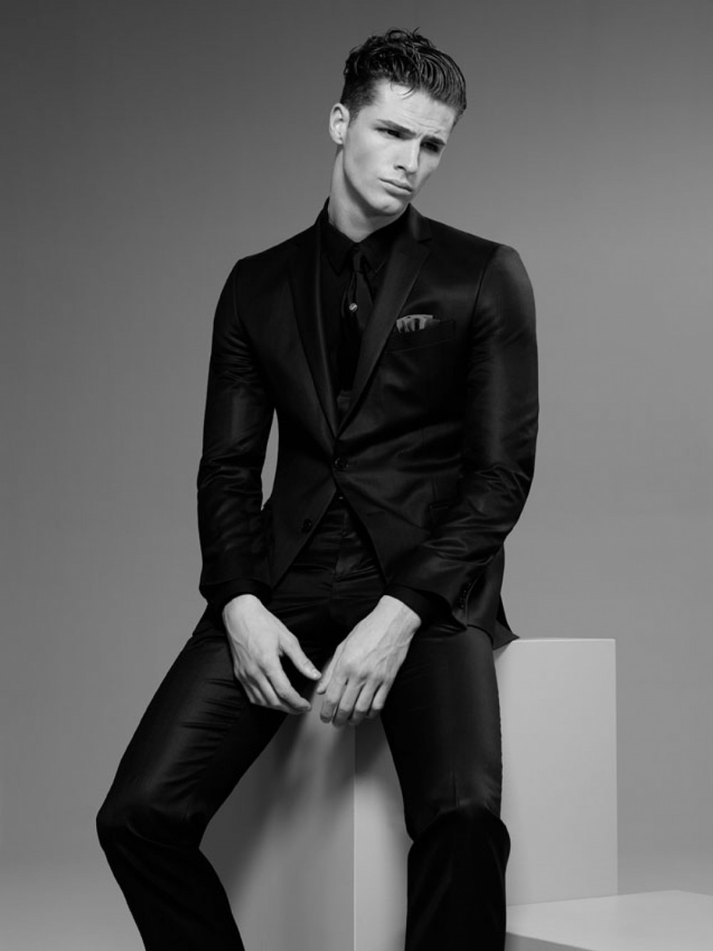 Edward Wilding Gets Urban Glam for Versace Collection Fall/Winter 2013 ...