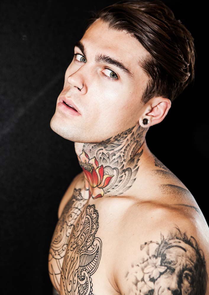 Conveniente huella Destino Stephen James Displays Tattoos in Photos by Darren Black – The Fashionisto