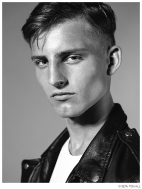 Andrew Hits the Studio with Photographer Sean Penhall – The Fashionisto