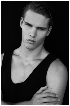 Austin Scoggin Heads to Miami for a Rooftop Swim – The Fashionisto