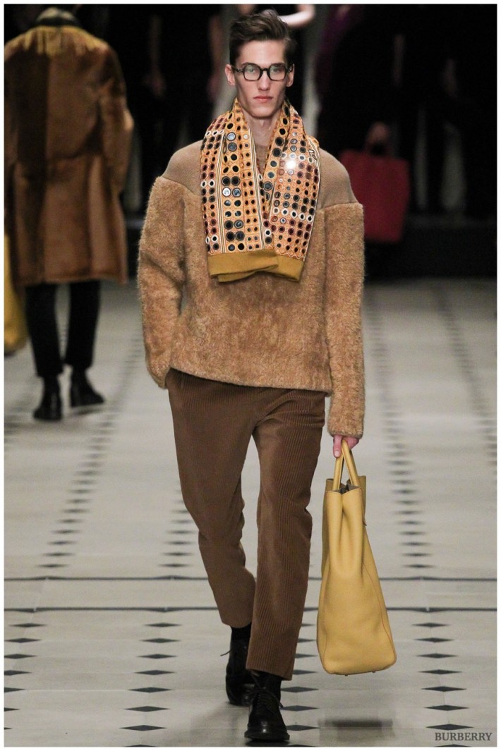 Burberry Prorsum Fall/Winter 2015 Shearling, Animal Prints, Monogramed ...