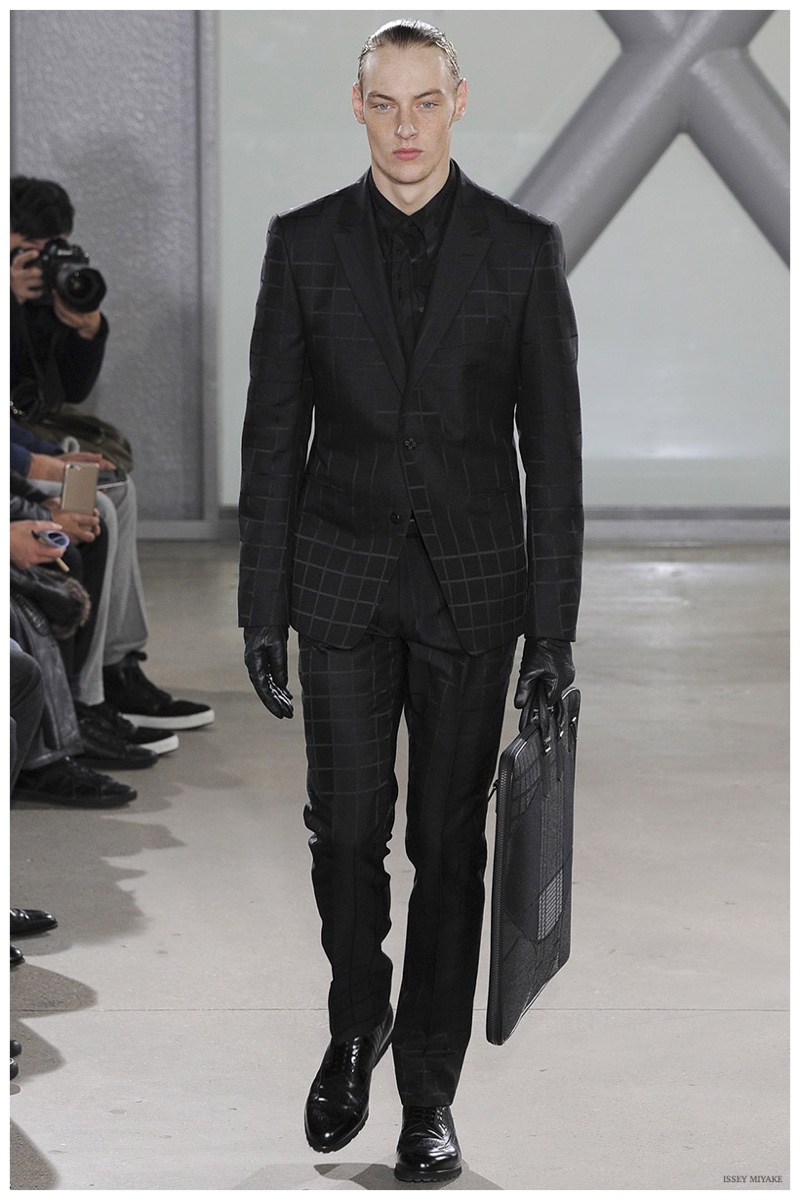 Issey Miyake Fall/Winter 2015 Menswear Collection Channels Japanese ...