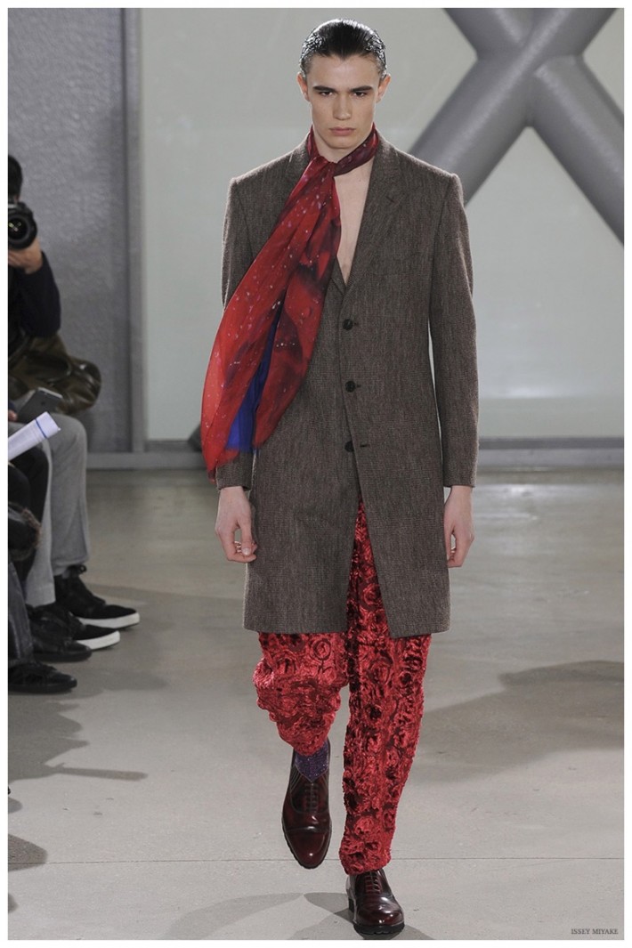 Issey Miyake Fall/Winter 2015 Menswear Collection Channels Japanese ...