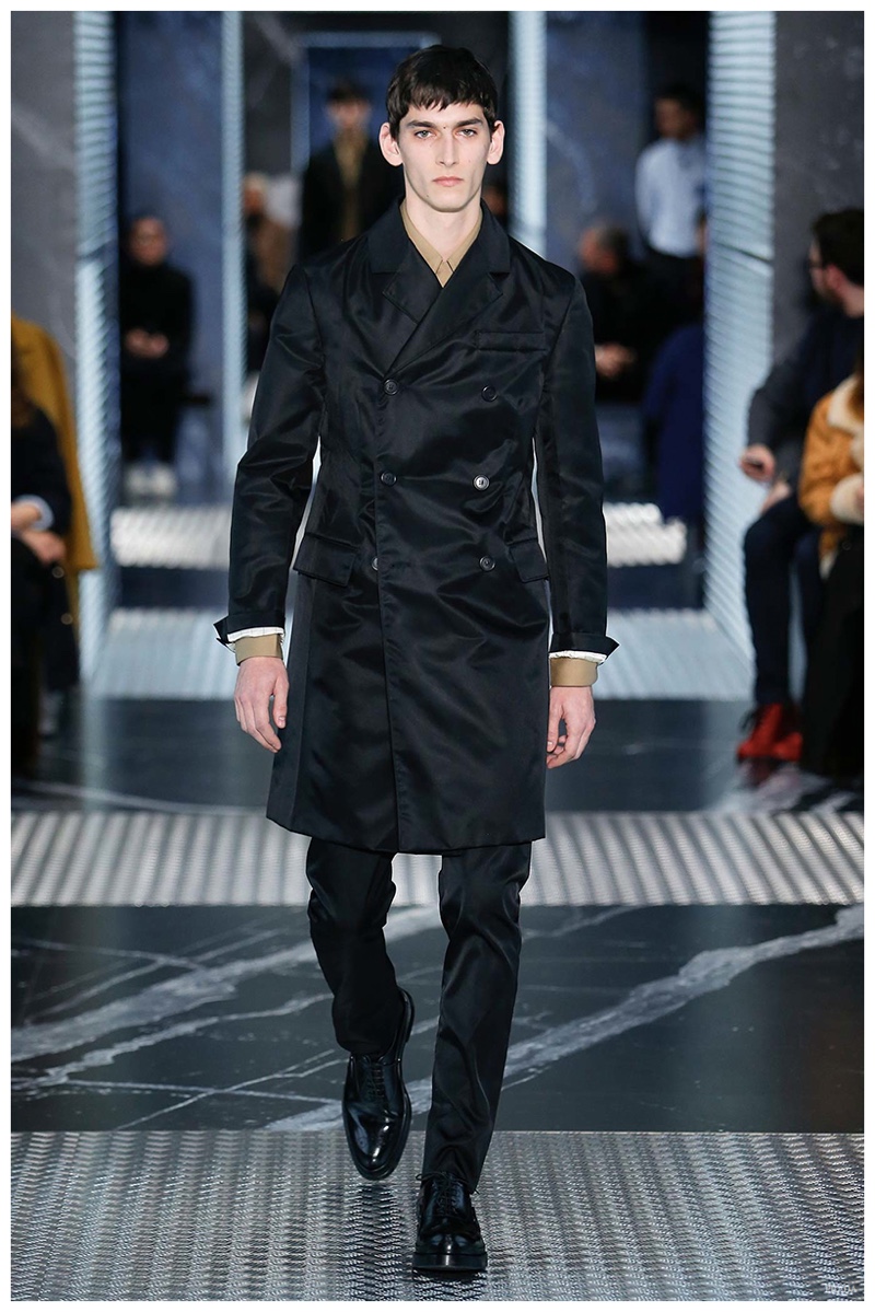 Peregrination als resultaat druk Prada Fall/Winter 2015 Menswear Collection: Black Minimalism – The  Fashionisto
