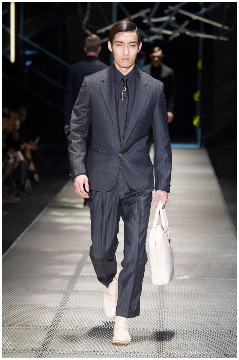 Versace Stripped: Versace Fall/Winter 2015 Menswear Collection Focuses ...