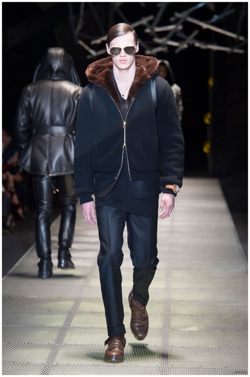 Versace Stripped: Versace Fall/Winter 2015 Menswear Collection Focuses ...