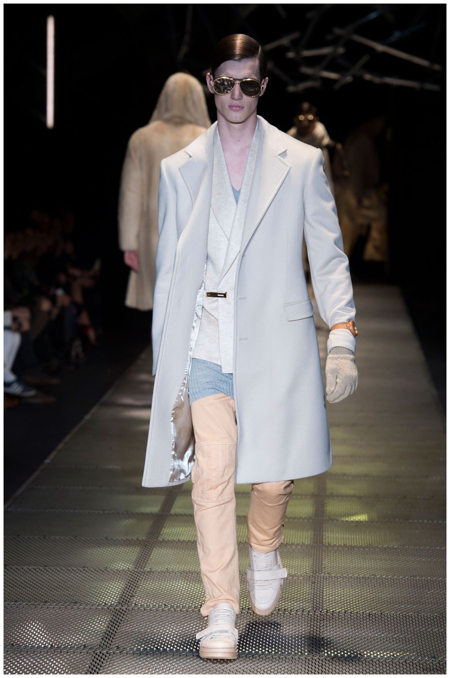 Versace Stripped: Versace Fall/Winter 2015 Menswear Collection Focuses ...