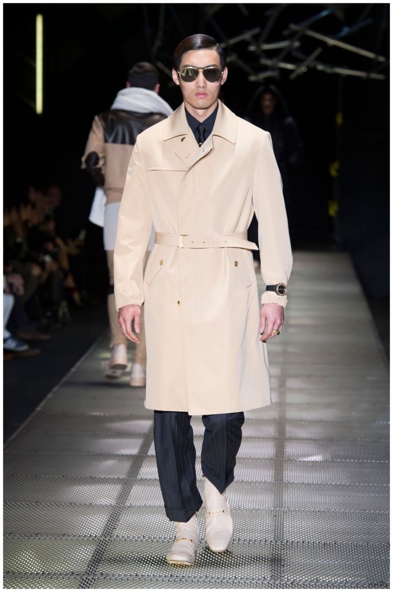 Versace Stripped: Versace Fall/Winter 2015 Menswear Collection Focuses ...