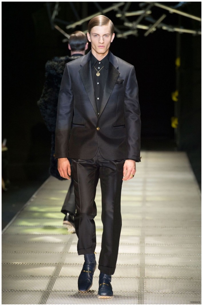 Versace Stripped: Versace Fall/Winter 2015 Menswear Collection Focuses ...