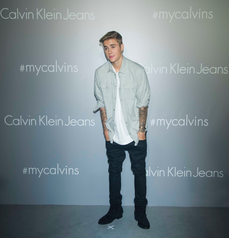 Justin Bieber Gives Surprise Performance at Calvin Klein Jeans Hong Kong  Event – The Fashionisto