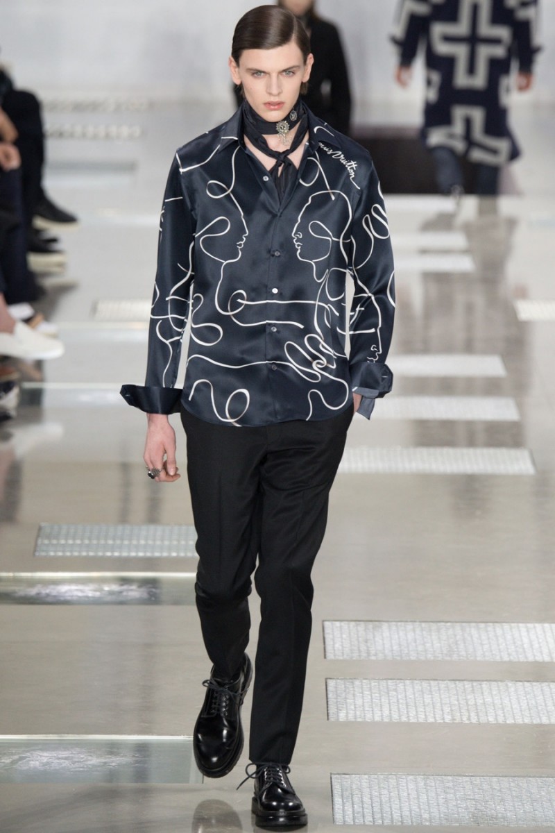 Louis Vuitton's bandana shirt  Menswear, Louis vuitton men, Mens