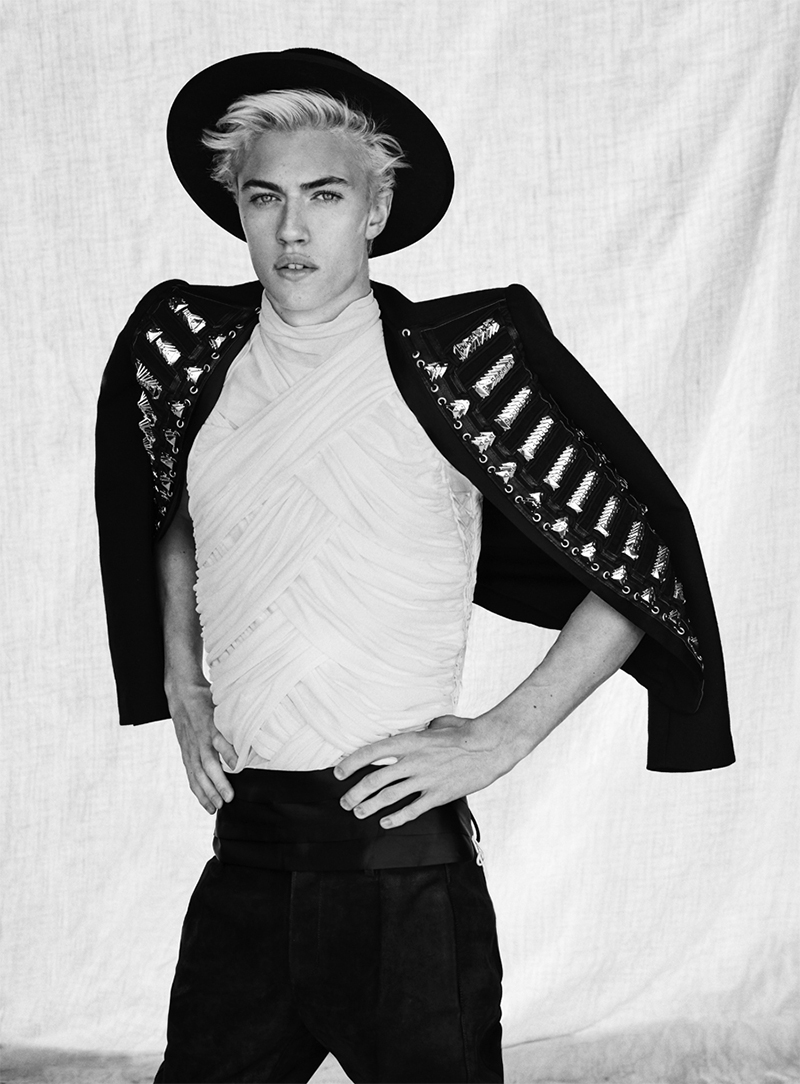 Лаки Блю Смит в шляпе. Lucky Blue Smith в шляпе.