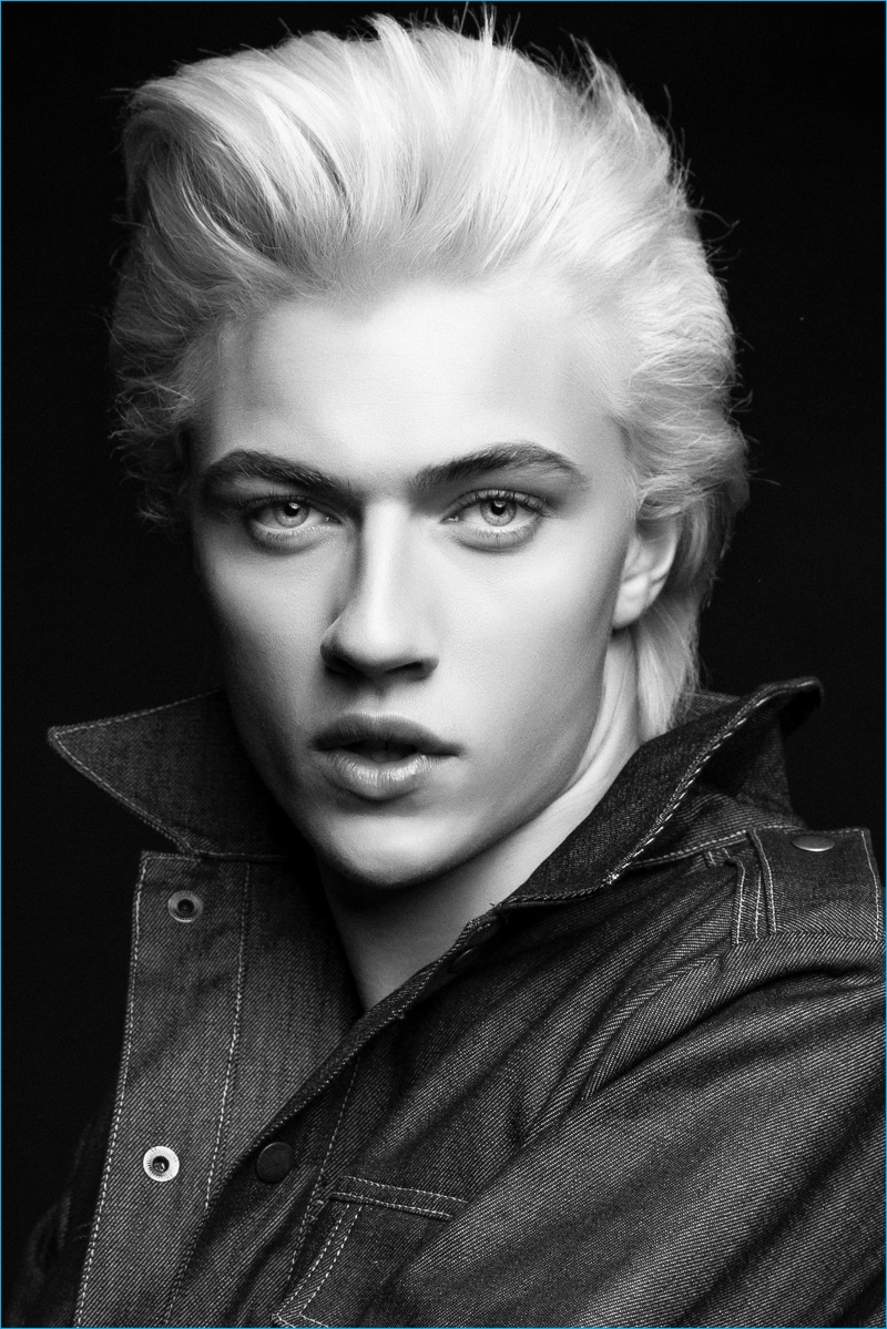 Lucky blonde. Лаки Блю Смит. Лаки Блю Смит (Lucky Blue Smith). Лаки Блю Смит хорошее качество. Лаки Блю Смит блондин.