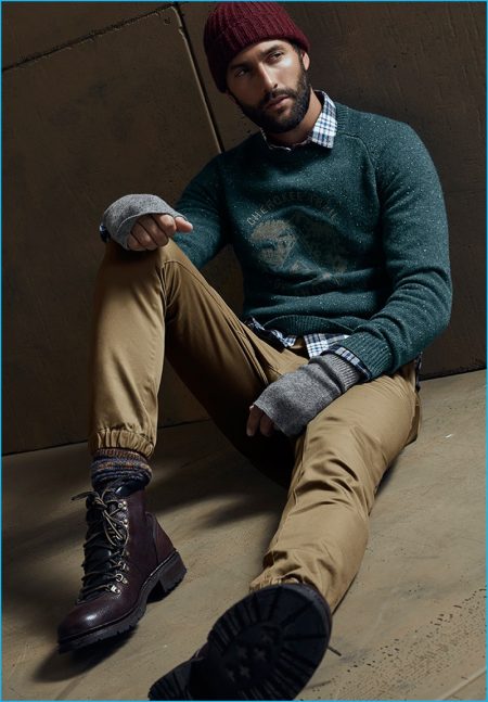 Stanley Park: Noah Mills Sports Rugged Styles for Simons – The Fashionisto