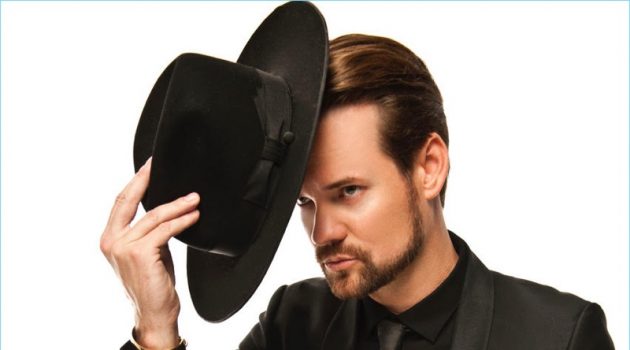 Dressed in black, Shane West wears a Noose & Monkey suit with an Emporio Armani shirt and Gladys Tamez Millinery hat.