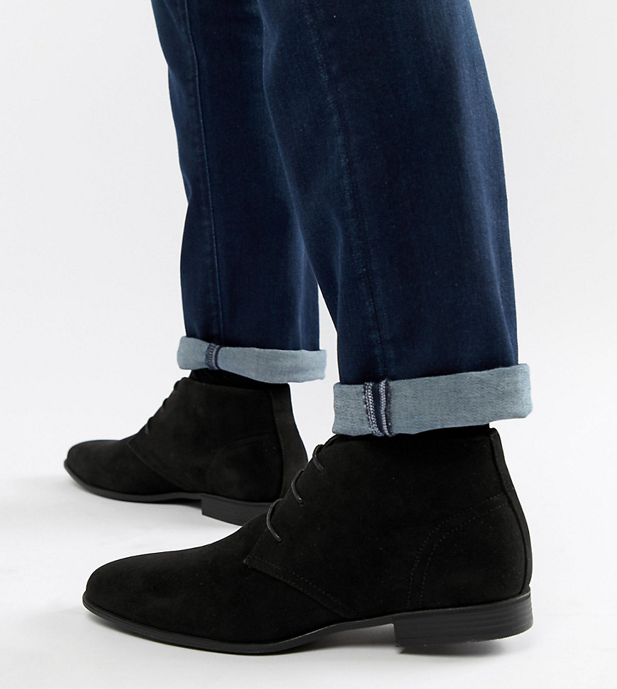 ASOS DESIGN Wide Fit lace up chukka boots in black faux suede – Black ...