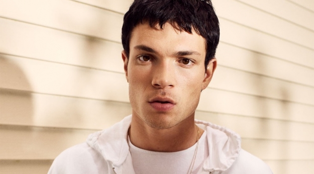 Model Luka Isaac rocks a white half-zip pullover from Zara.