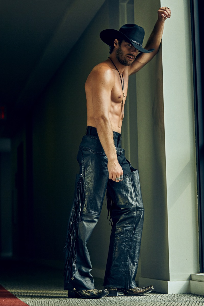 munitie thuis korting Fashionisto Exclusive: Gonçalo Teixeira is a 'Lone Cowboy'