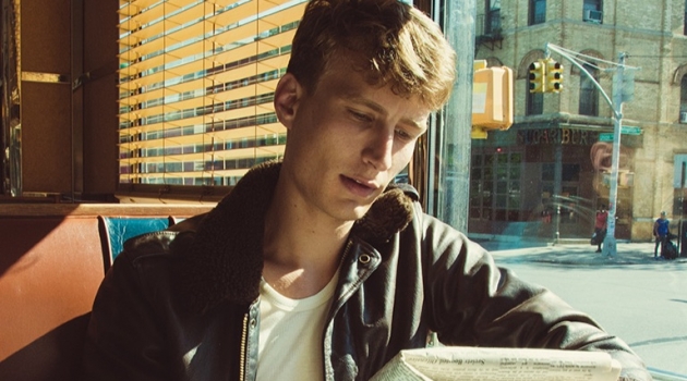 Reading the newspaper, Caleb Fechtor dons a tank from Hemen Biarritz.