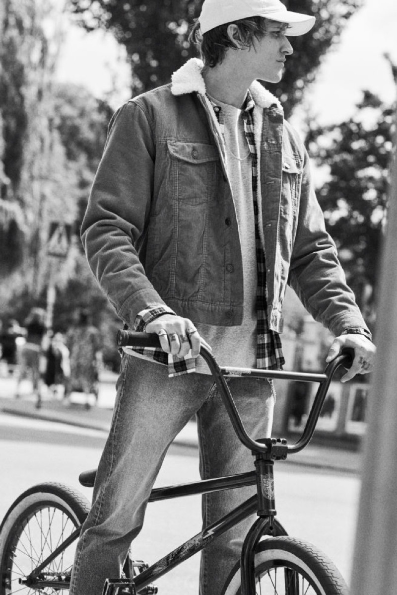 On the move, Leebo Freeman sports a corduroy jacket by H&M.