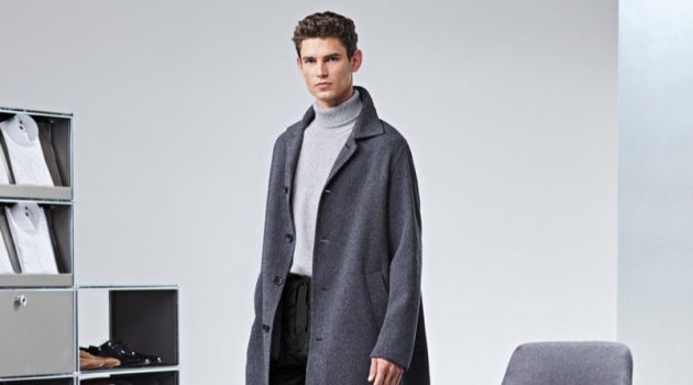 Arthur Gosse dons an oversized gray coat by BOSS.